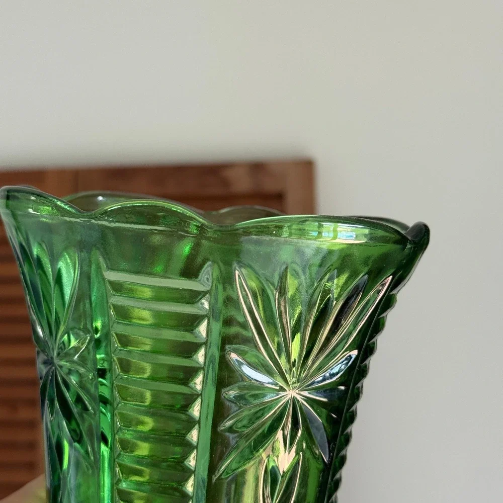 Vintage Emerald Green Pressed Glass Vase Starburst Sawtooth Scalloped Rim 8